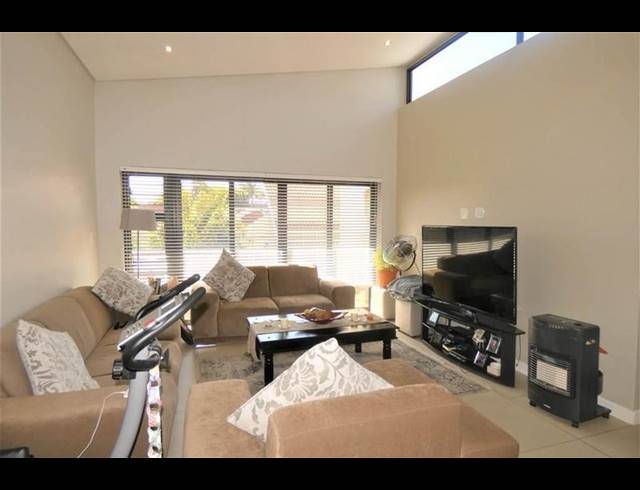 2 BEDROOM APARTMENT FOR SALE IN FARRARMERE